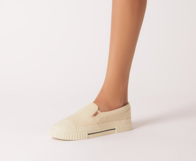Tênis Slip On Bege Sola Alta Lona Alê