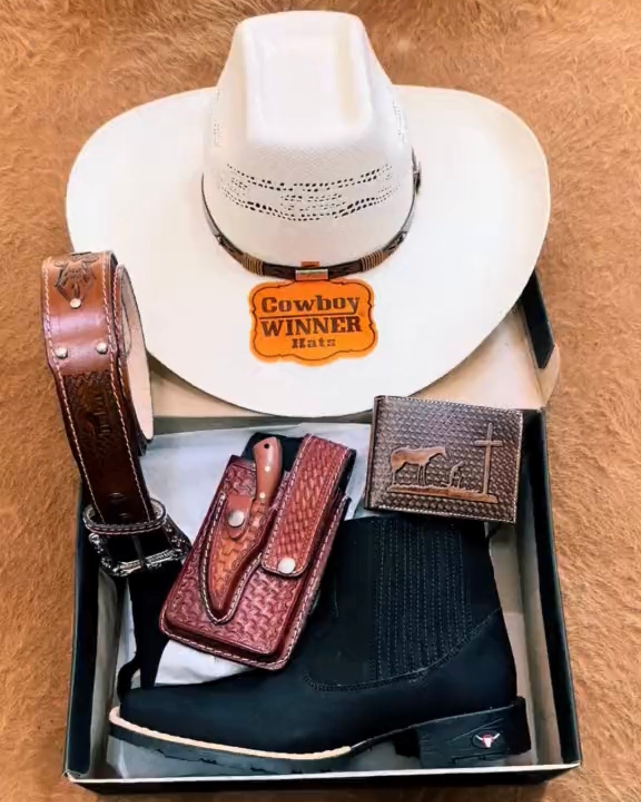 Kit Cowboy - Botina + Chapéu Boiadeiro + Carteira + Cinto + Faca