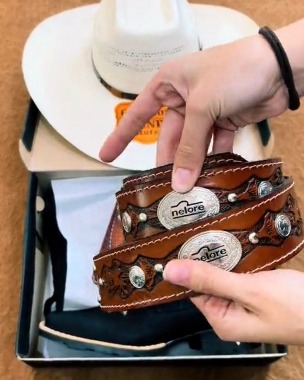 Kit Cowboy - Botina + Chapéu Boiadeiro + Carteira + Cinto + Faca