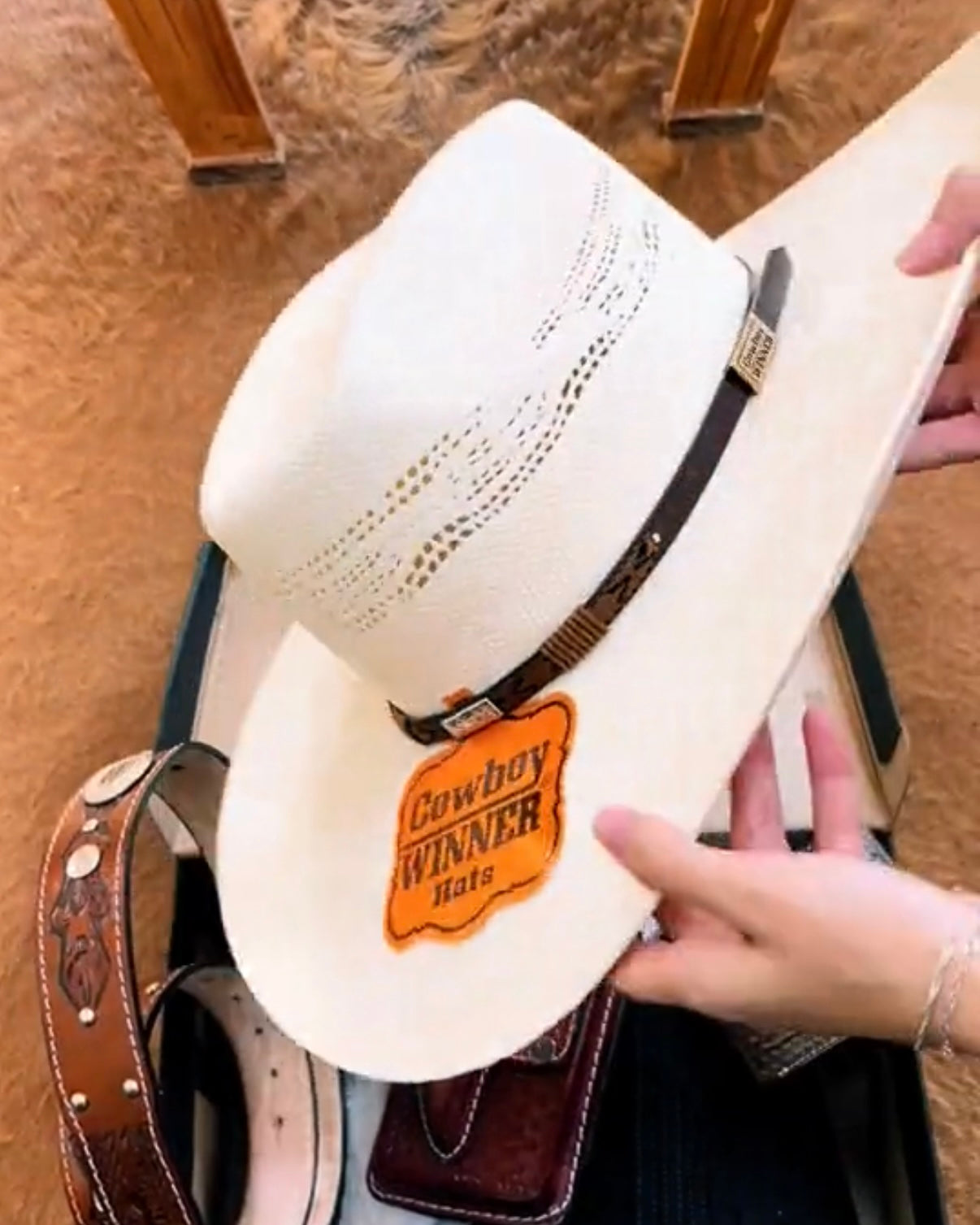 Kit Cowboy - Botina + Chapéu Boiadeiro + Carteira + Cinto + Faca