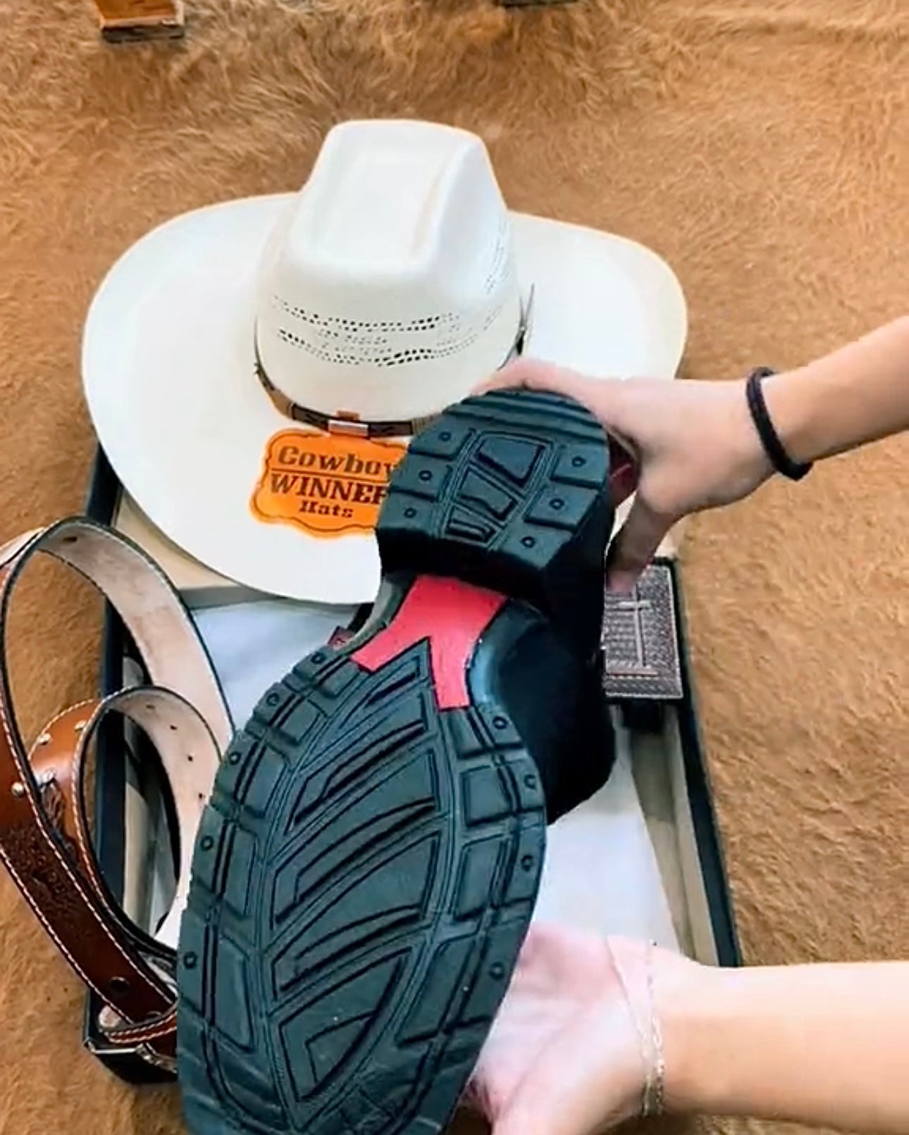 Kit Cowboy - Botina + Chapéu Boiadeiro + Carteira + Cinto + Faca